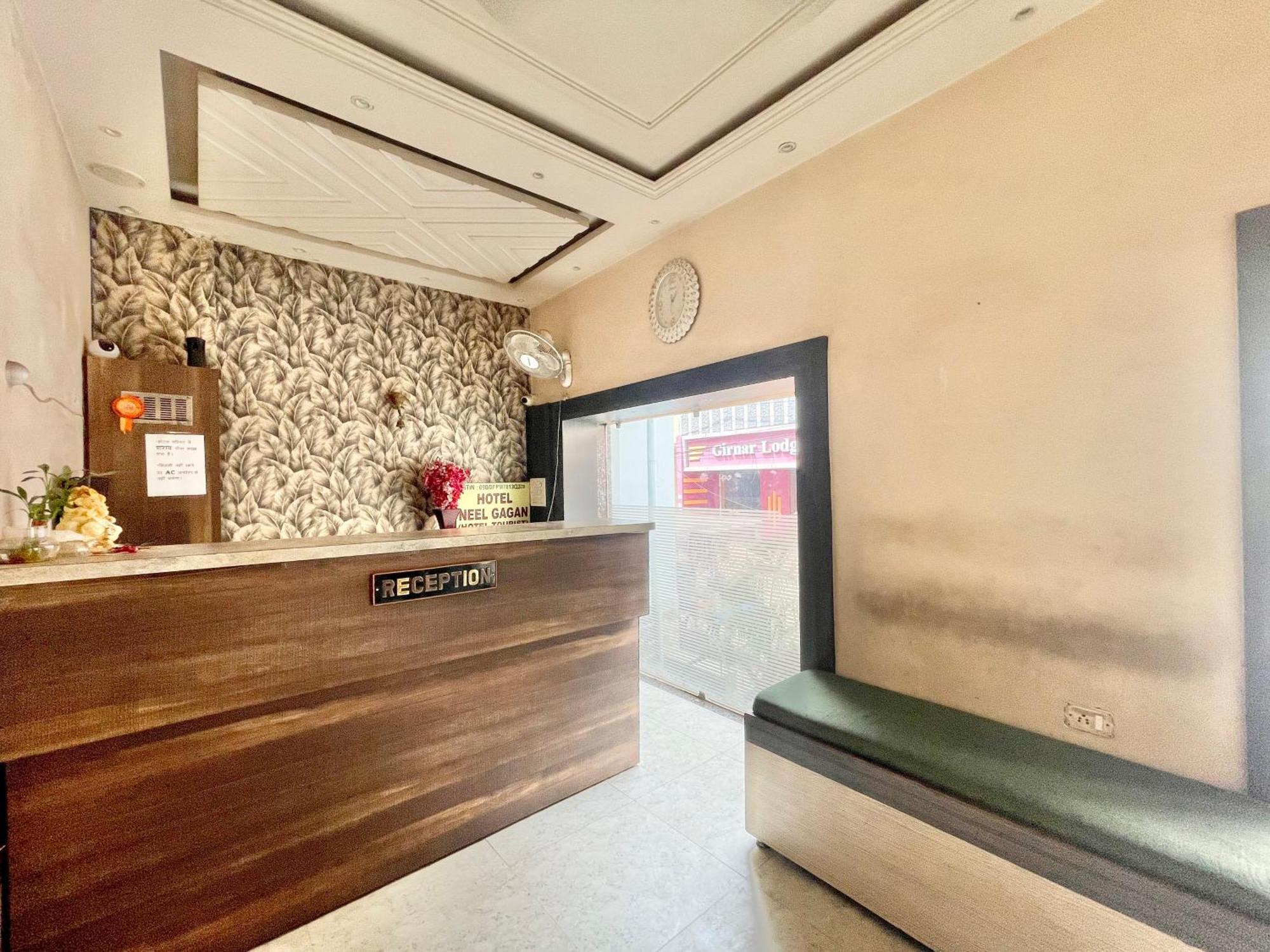Neel Gagan ! होटल नील गगन - హోటల్ నీల్ గగన్ Fully-air-conditioned At Prime Location, Near Kashi Vishwanath Temple, And Ganga Ghat Hotel Varanasi